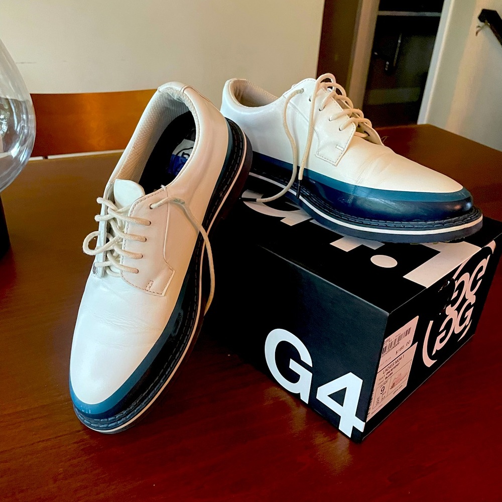 GFore gallivanter series - size 7 mens / 9 women’s -white and navy blues…